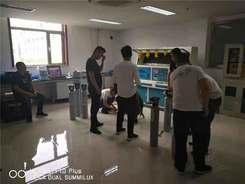 同煤北辛窯煤礦防爆開關(guān)實(shí)驗(yàn)臺的安裝調(diào)試和檢測現(xiàn)場
